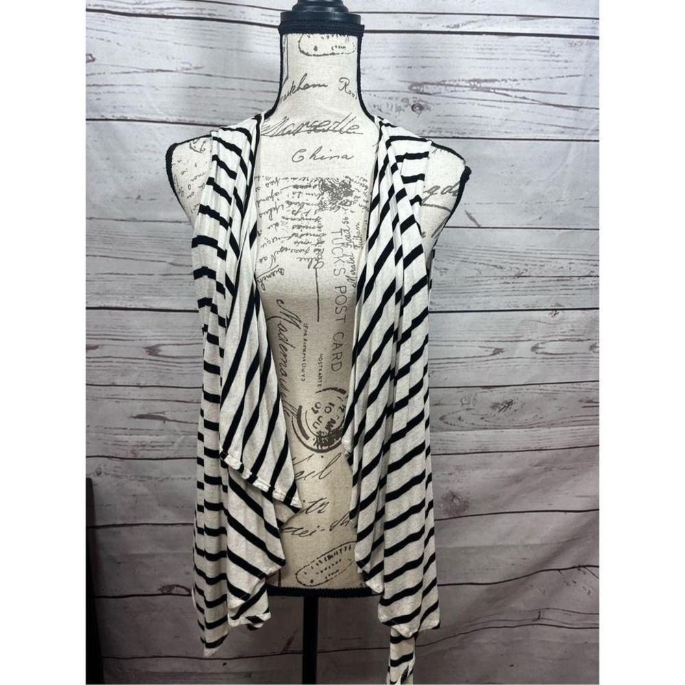 August Silk small black and white stripped‎ vest